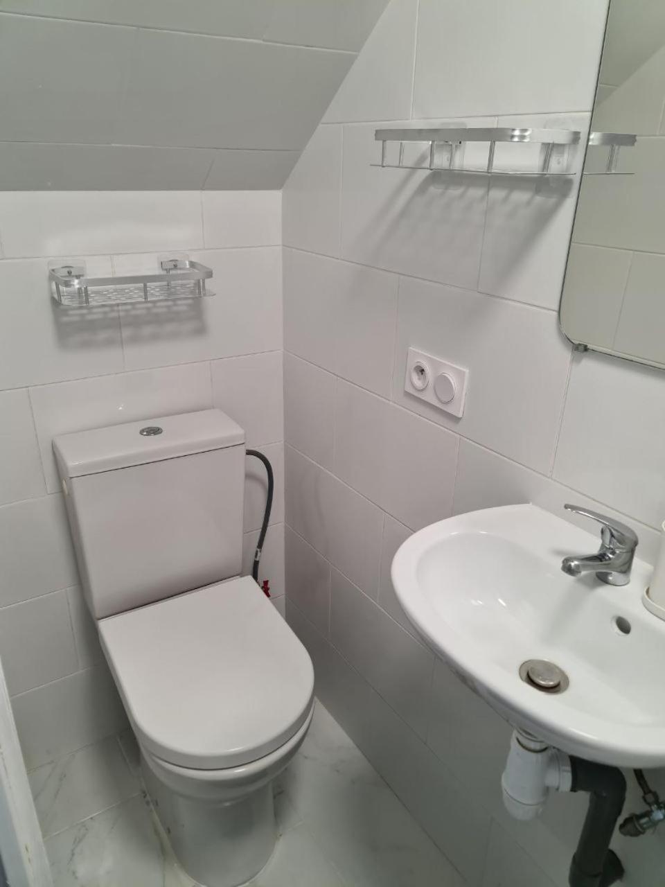 Independant Dans Zone Pavillonnaire Au Calme, Situe Entre Disneyland Et Paris Apartment