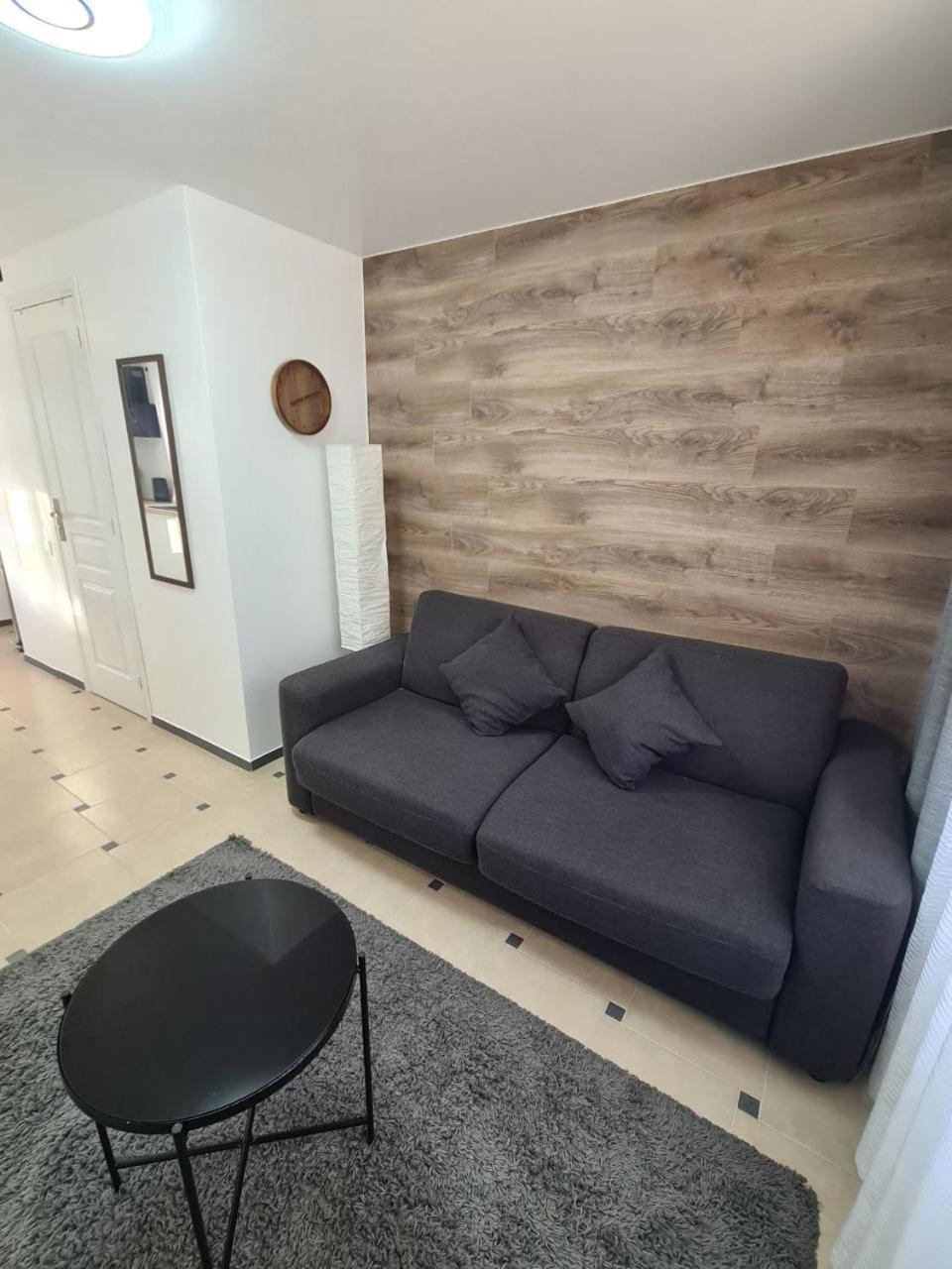 Independant Dans Zone Pavillonnaire Au Calme, Situe Entre Disneyland Et Paris Apartment *