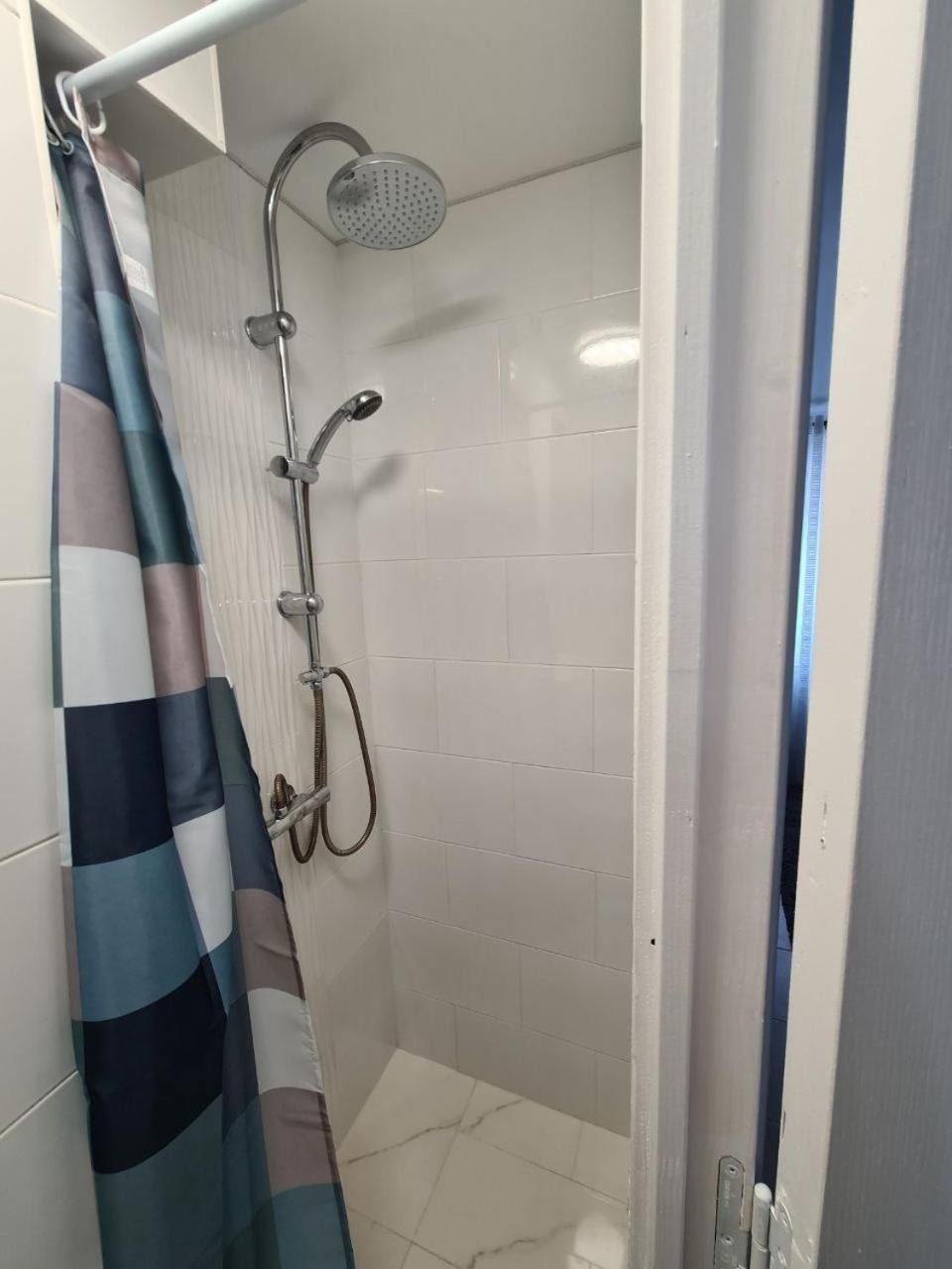 Apartment Independant Dans Zone Pavillonnaire Au Calme, Situe Entre Disneyland Et Paris Ozoir-la-Ferriere