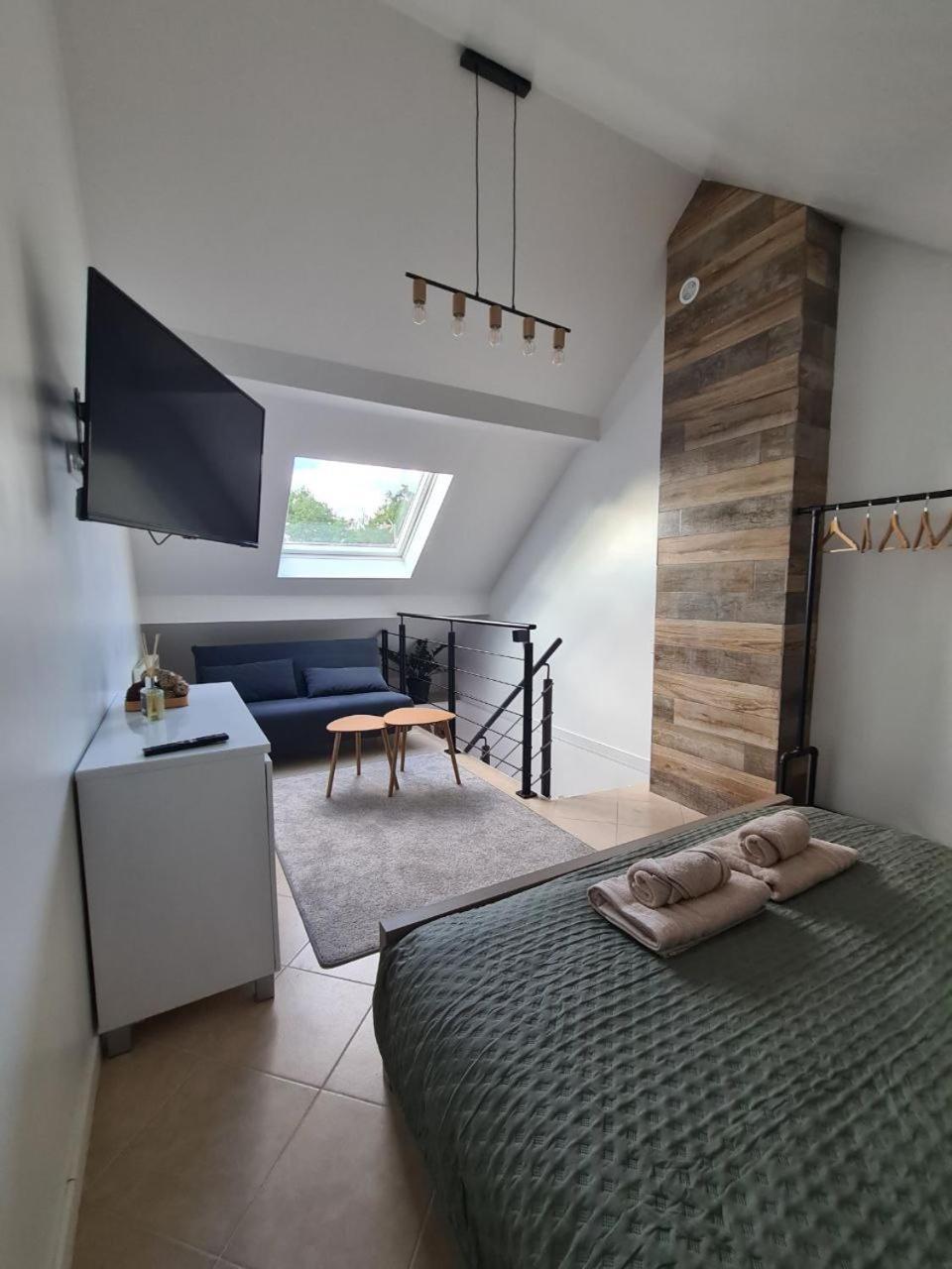 Apartment Independant Dans Zone Pavillonnaire Au Calme, Situe Entre Disneyland Et Paris Ozoir-la-Ferriere