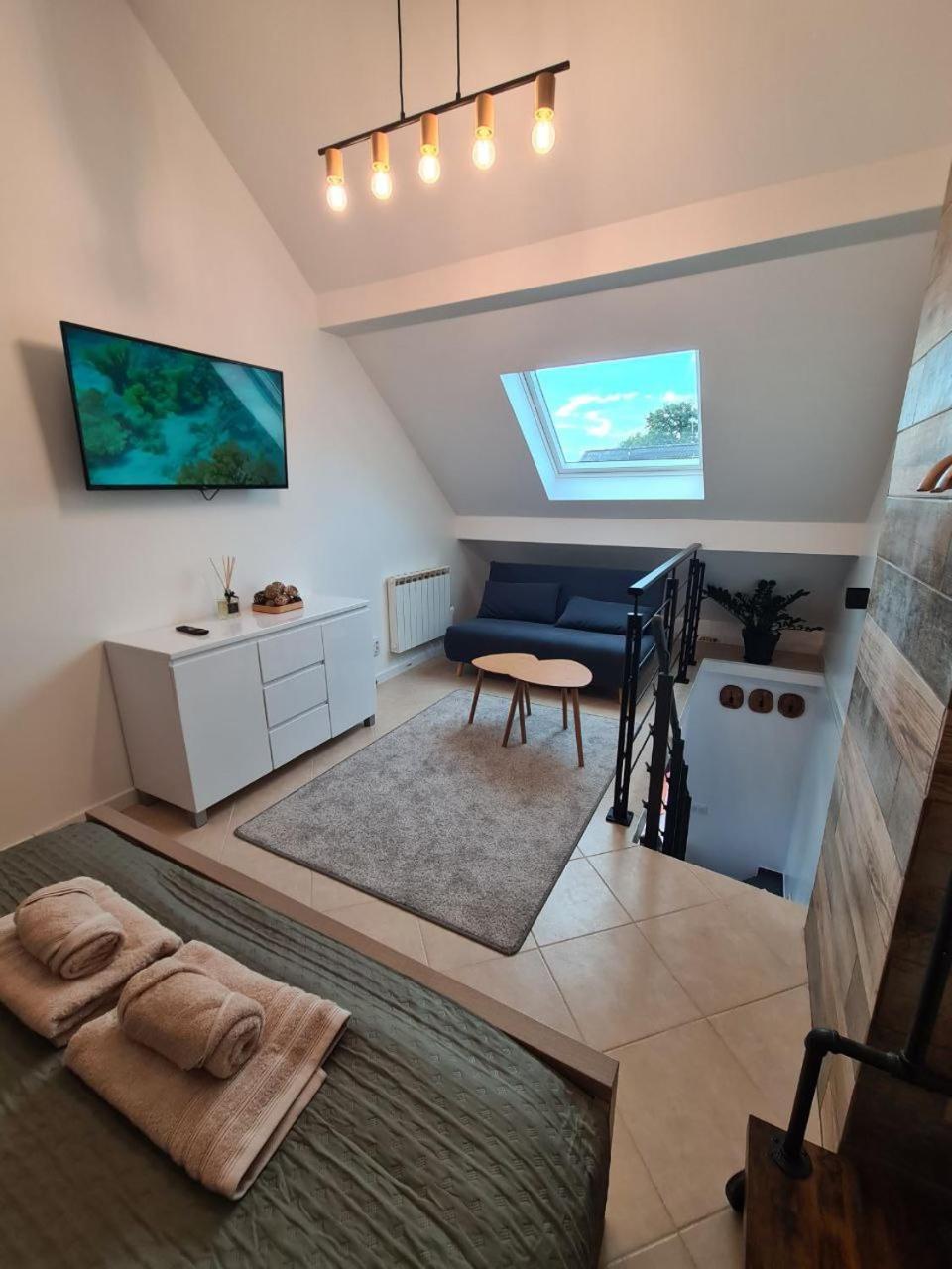 Independant Dans Zone Pavillonnaire Au Calme, Situe Entre Disneyland Et Paris Apartment